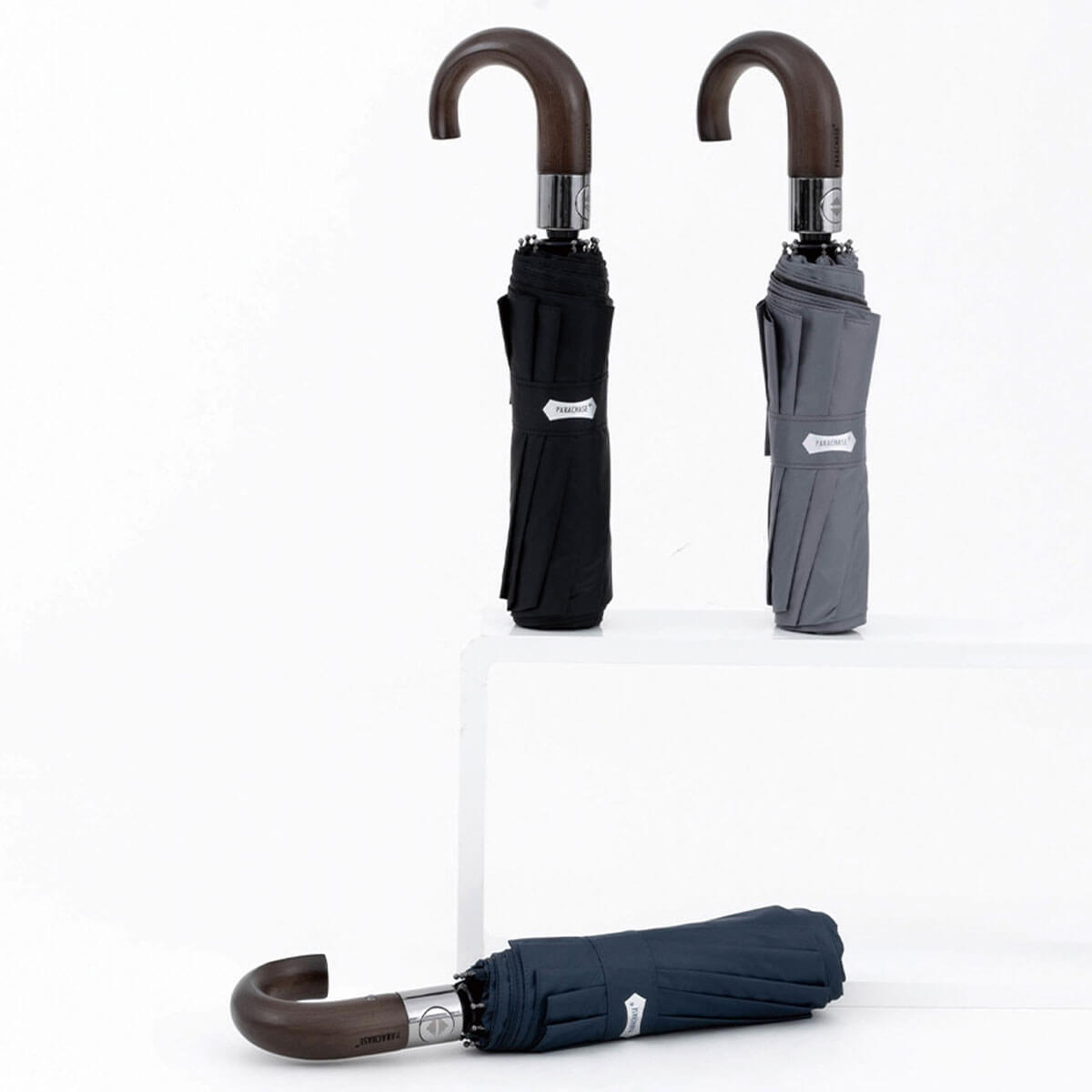 Water-Repellent Folding Umbrella - Stylish Wooden Hook Handle for Commuters