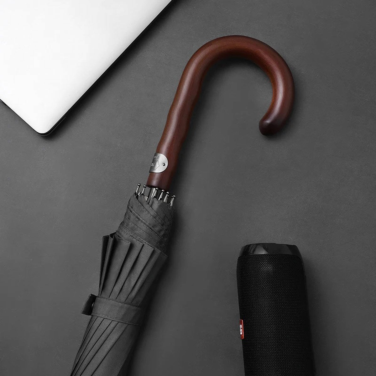 High-quality gentleman's umbrella with wooden handle