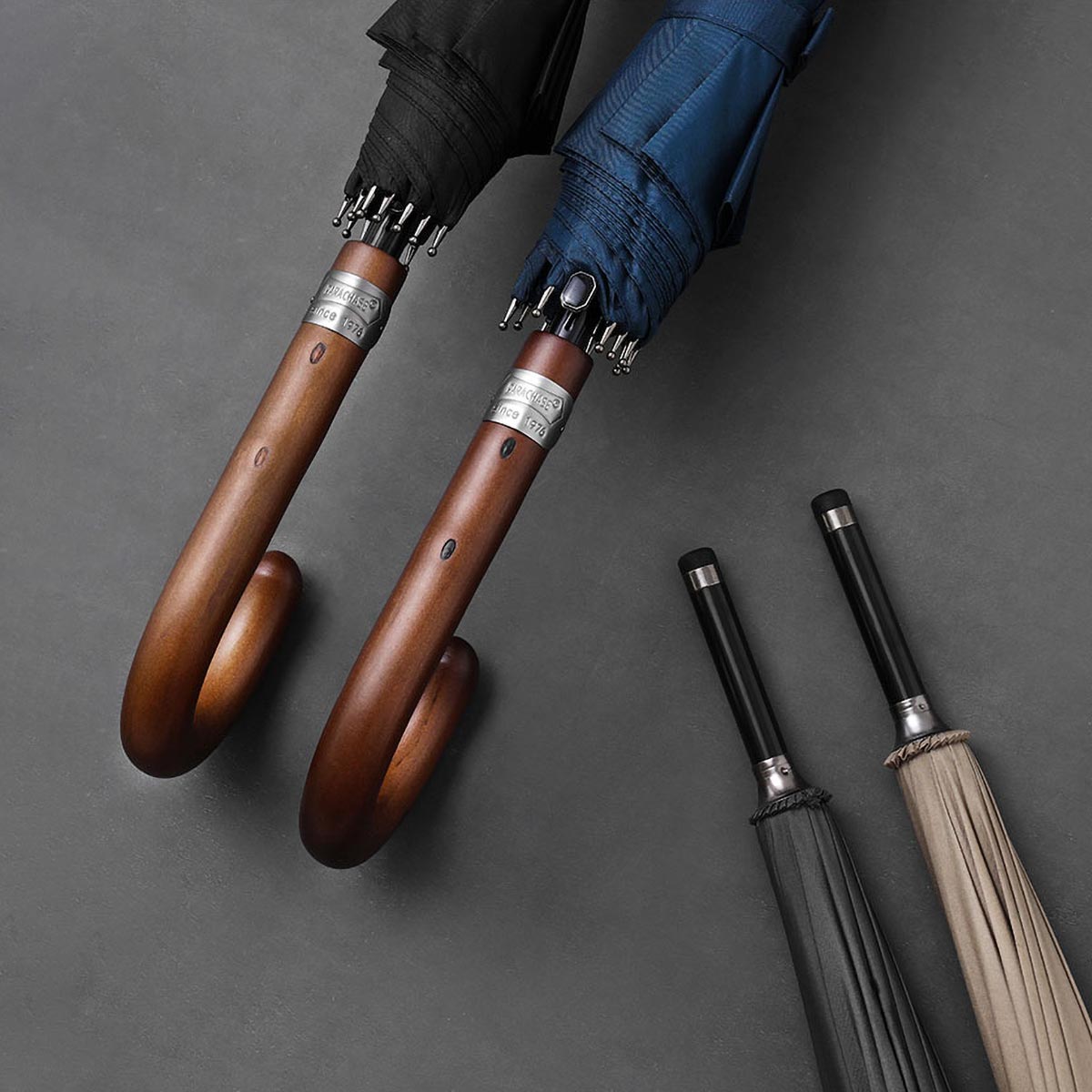 Elegant walking umbrella with natural wood handle