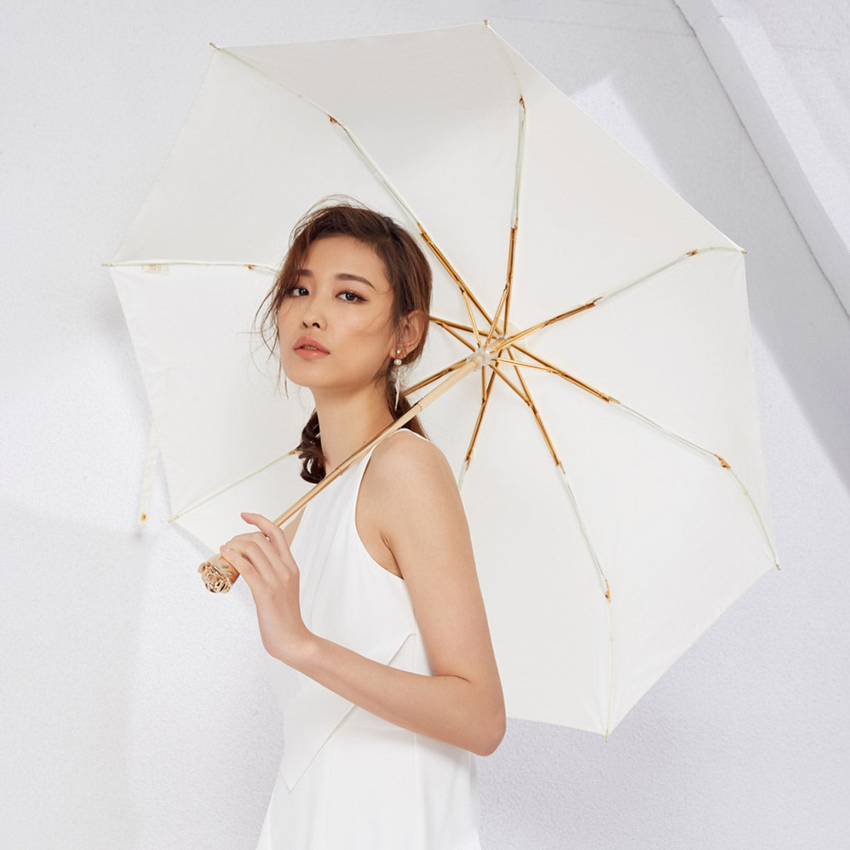 Chic women's umbrella with a luxurious design, adorned with an elegant rose flower handle for a refined look