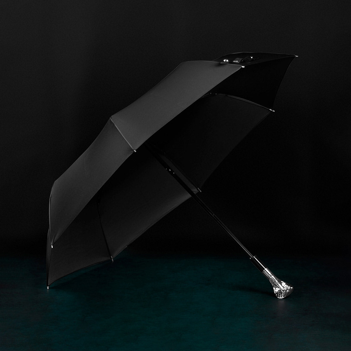 Unique folding umbrella with cobra handle